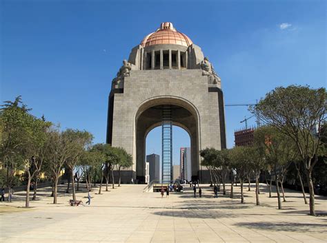 Monumento a la Revolución .